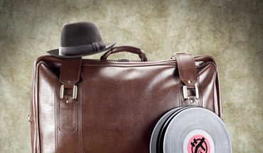 vinyl disc with vintage suitcase - with logo
