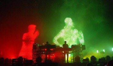 The Chemical Brothers- nuovo video per "Under Neon Lights" - Live Sonar 2015